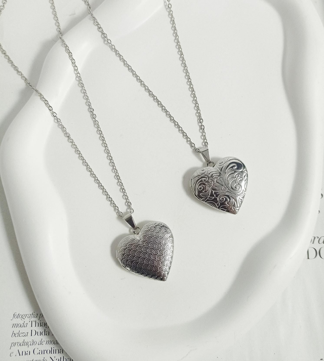 Colar relicário em aço inoxidável  