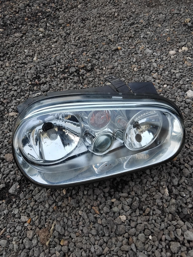 Phare avant passager 