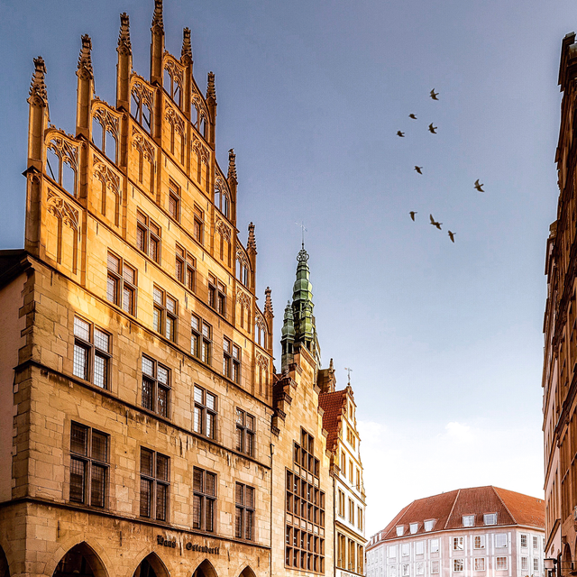 Prinzipalmarkt mit Rathaus im warmen Licht