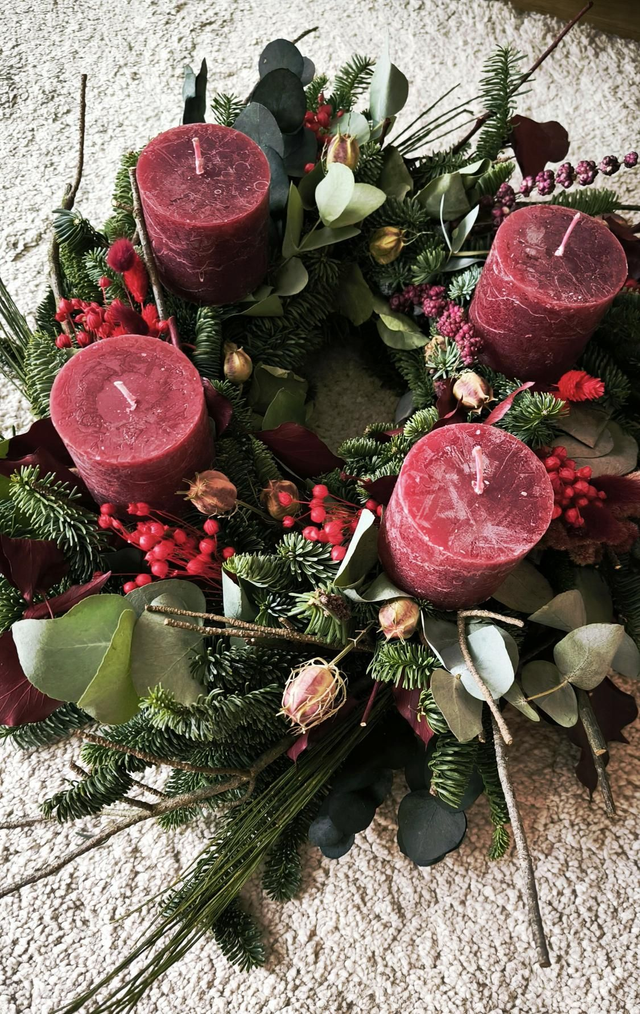 CSODA piros adventi koszorú 