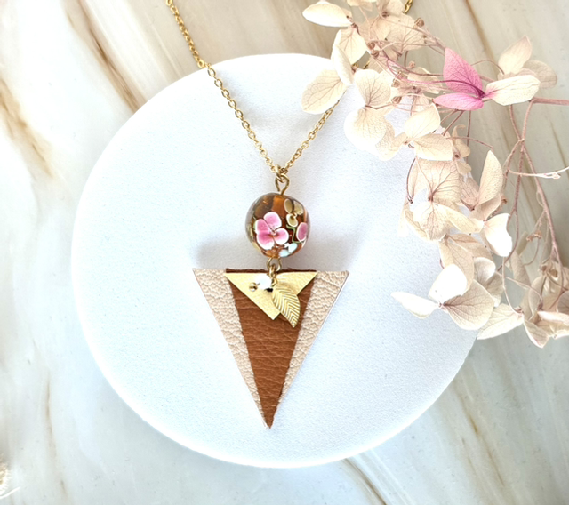 Collier TRIANGLE Doré à l’Or Cuir Quiet Quartz Ice Coffee Yellow Clay Pearly
