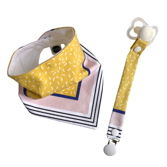 Coffret bavoir bandana + attache tétine - jaune, bleu et rose