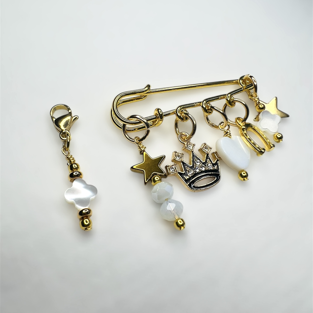 BROCHE AQUENE et son Charm bonnet