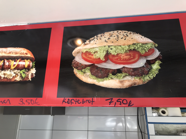 Köfte Brot (Frikadellen aus Rind und Lamm)