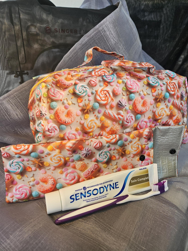Belle trousse et Range brosse à dents "bonbons sucrés" 