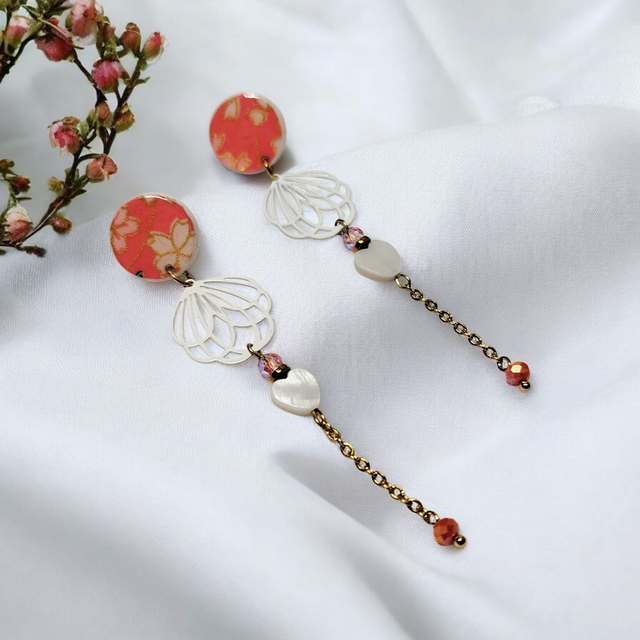 Boucles d'oreilles pendantes motifs japonais corail