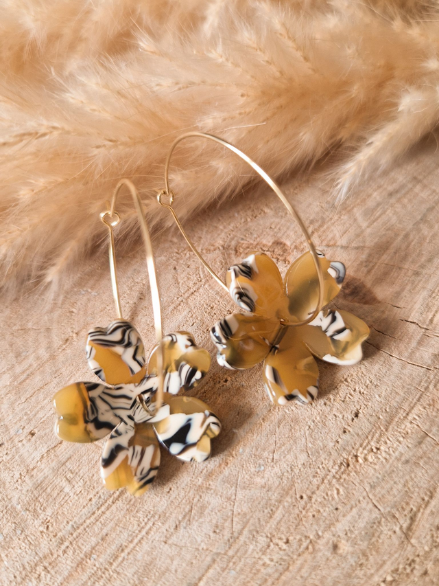 Boucles d'oreilles créoles fleurs "Marie" - Doré et jaune marbré