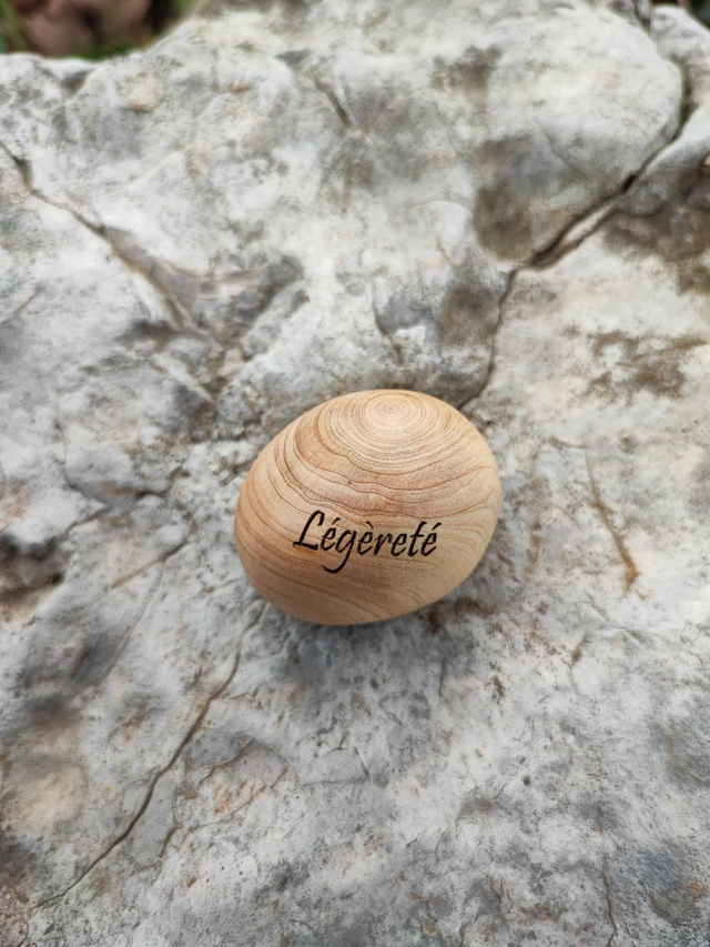 Caillou en Bois de Genévrier Cade "Légèreté"