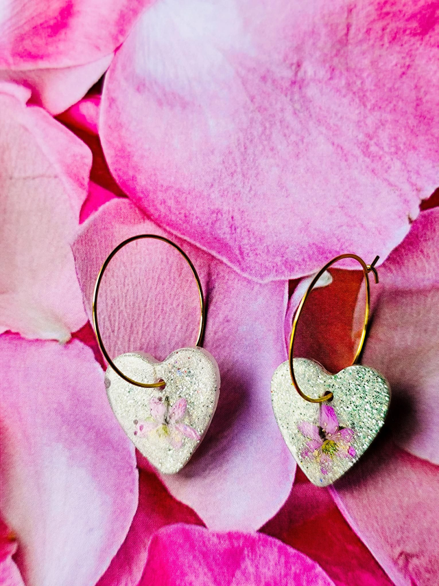 Boucles d&#039;oreilles créoles petit cœur &quot;Poésie suspendue&quot;