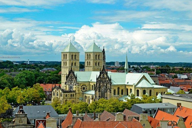Dom über der Innenstadt