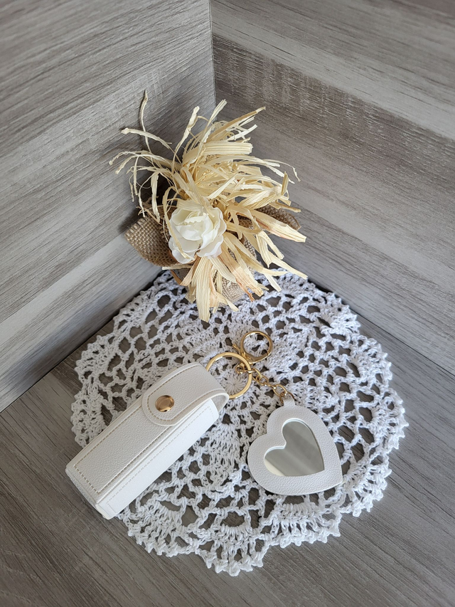 Porte-clef porte rouge à lèvre avec miroir (beige miroir coeur)