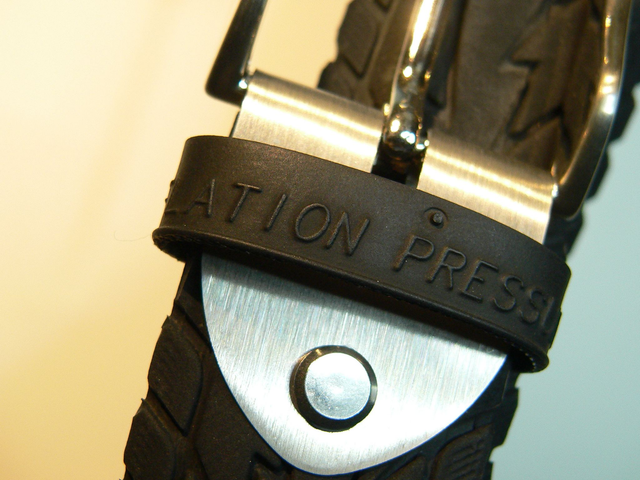 Pneu de vélo VTC noir relief, SION PRESS