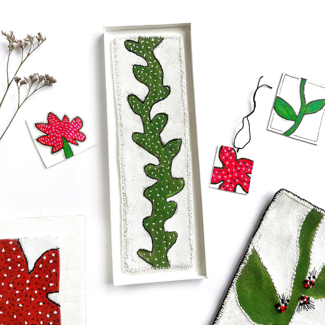 Tableau peint et brodé à motif liane verte