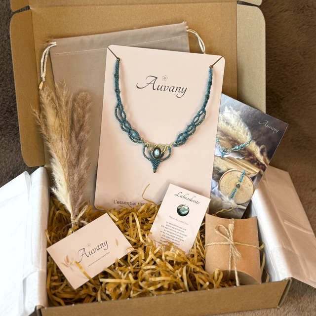 Boréale - Collier micro-macramé et labradorite / Collection Céleste