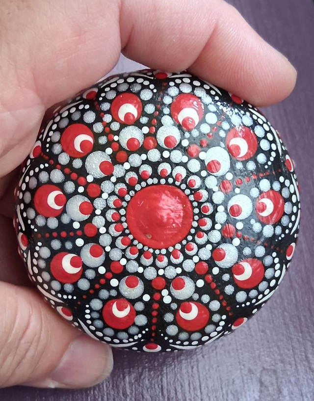 Galet en bois mandala 