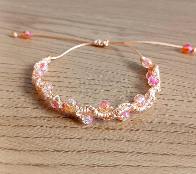 Bracelet macramé pêche perles roses et jaunes