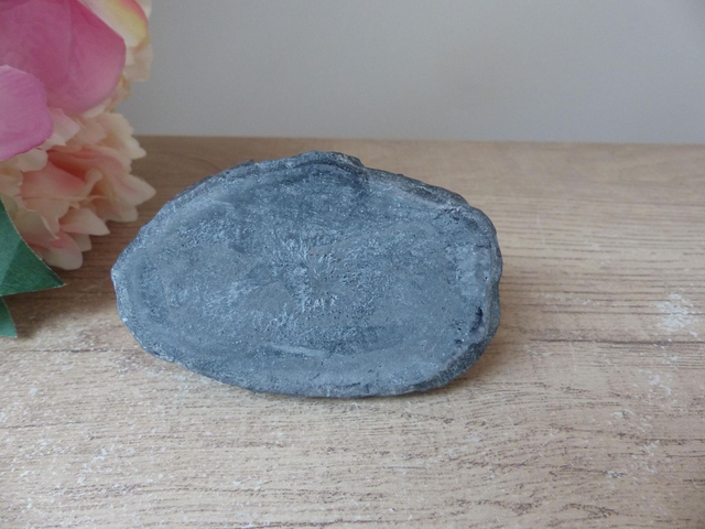 Chasseur de Phoque en Kayak : Sculpture Artisanale en Pierre de Savon du Canada, Collection Art inuit