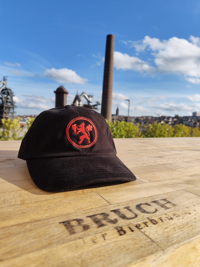 Kappe - Schwarz mit Löwe gestickt