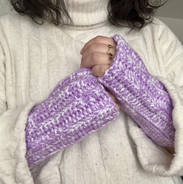 Mitaines violette et blanche