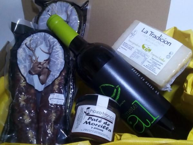 PACK VINO,CIERVO,QUESO Y PATÉ