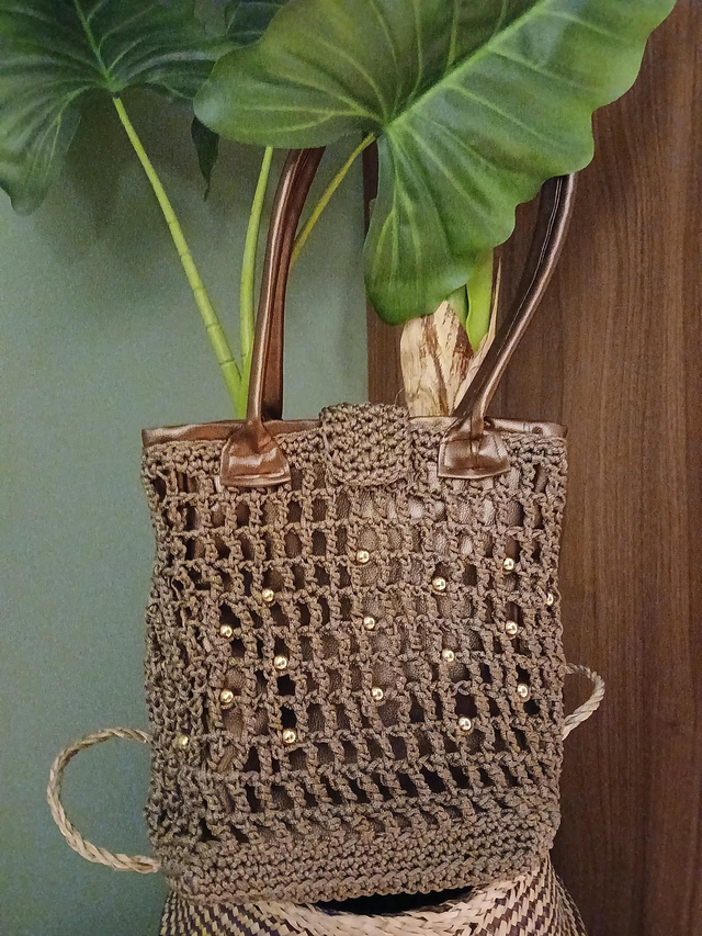 Sac au crochet et simili cuir brun bronze avec perles dorées