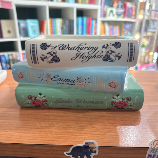 Planter stacked books 