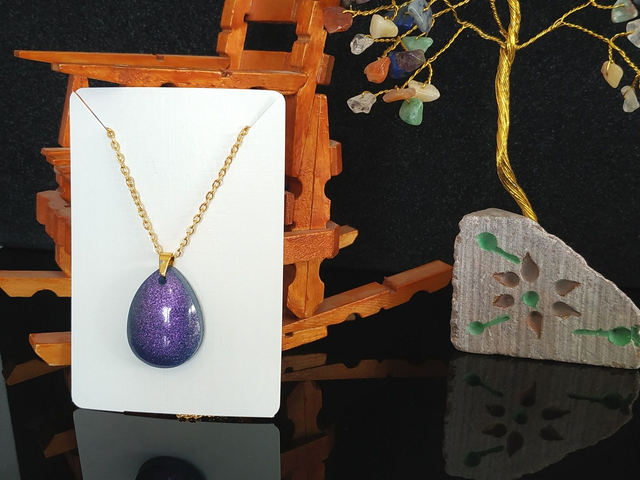 Collier goutte d'eau pailleté violet