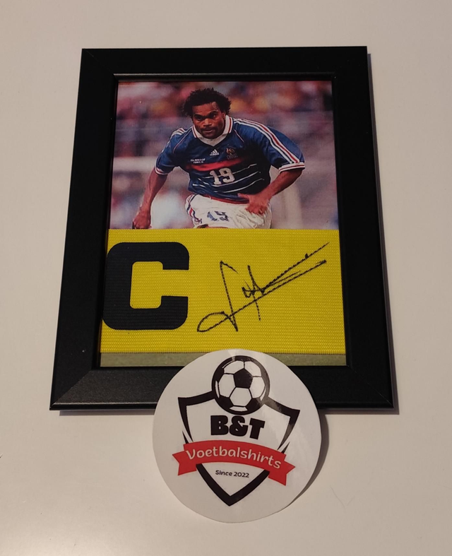 Gesigneerde aanvoerdersband Christian Karembeu