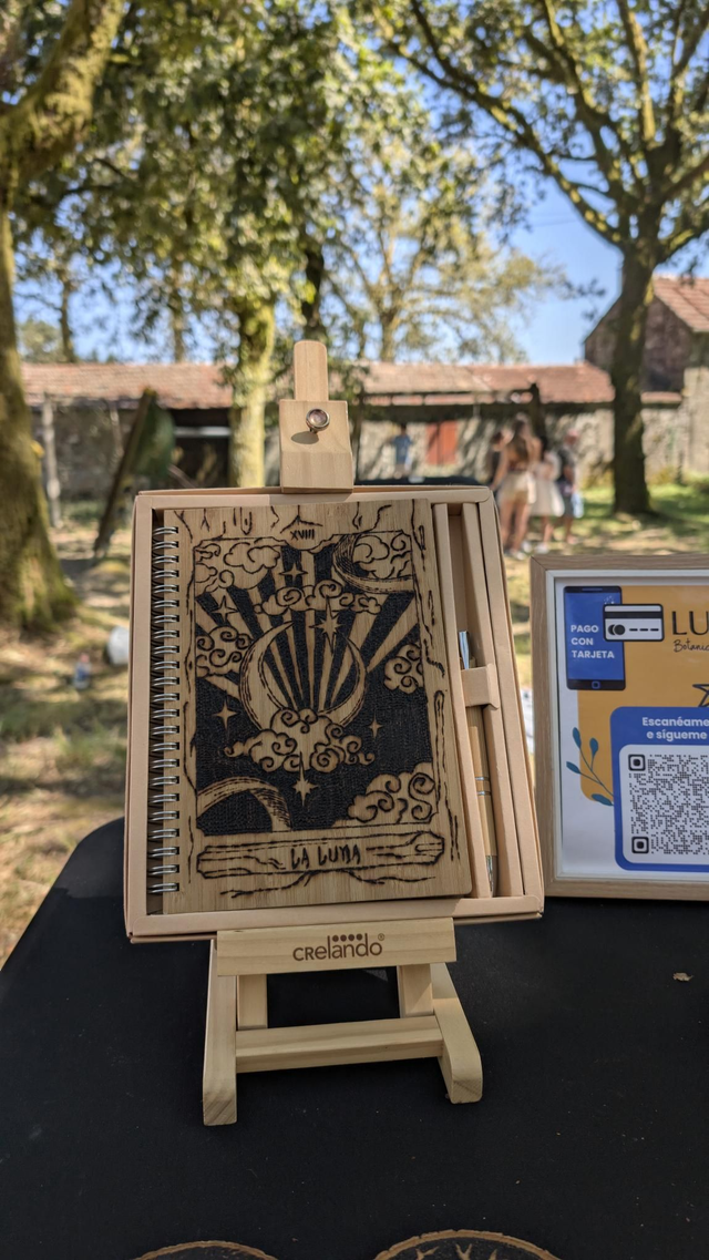 Libreta pirograbada carta tarot La Luna