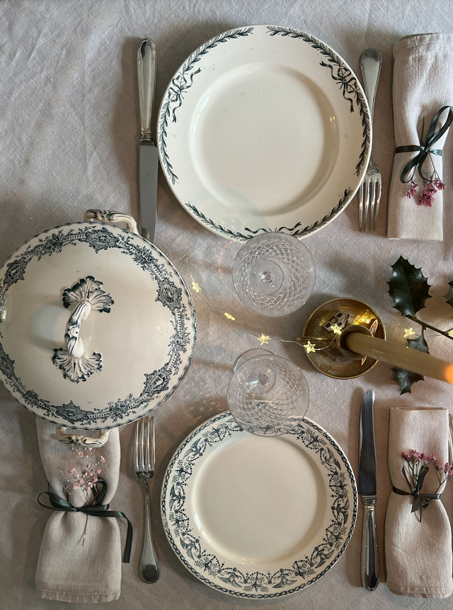 CHOISEUL - Suite de 6 assiettes plates dépareillées - Terre de Fer