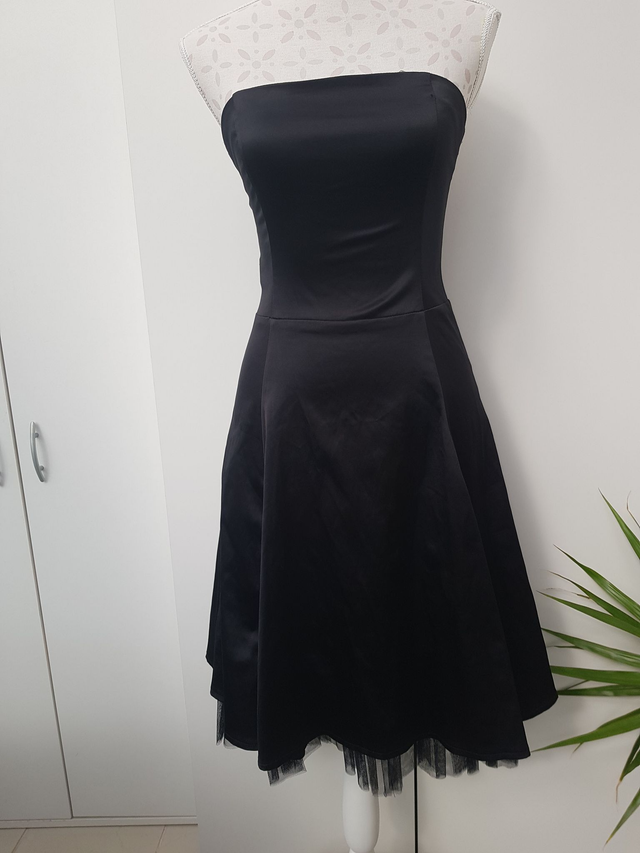 Robe Glamour Noire Satinée Avec Tulle Taille 38