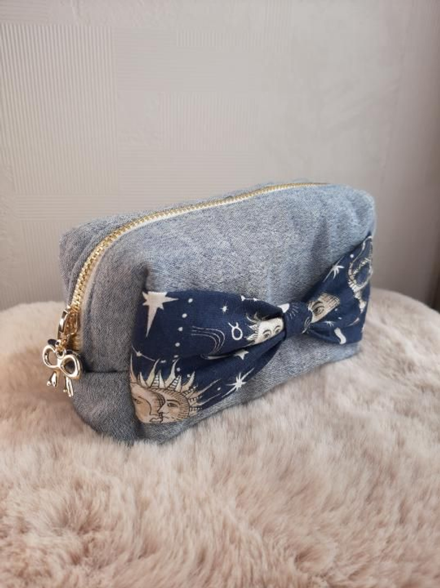 Pochette Nœud – Modèle Cosmos 🌌