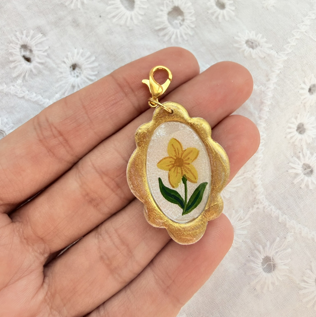 Vintage Gold Frame Primrose Flower Charm