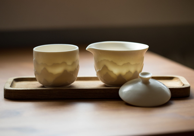 Porcelain Shiboridashi tea set