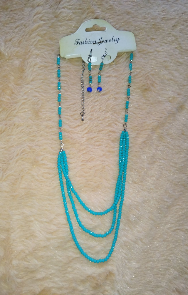 Parure élégance turquoise – Collier multi-rangs &amp; boucles d’oreilles assorties