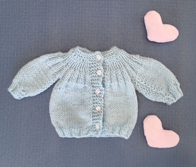 Handgestrickte Babyweste aus hypoallergener Wolle – Exklusives Design aus Chile