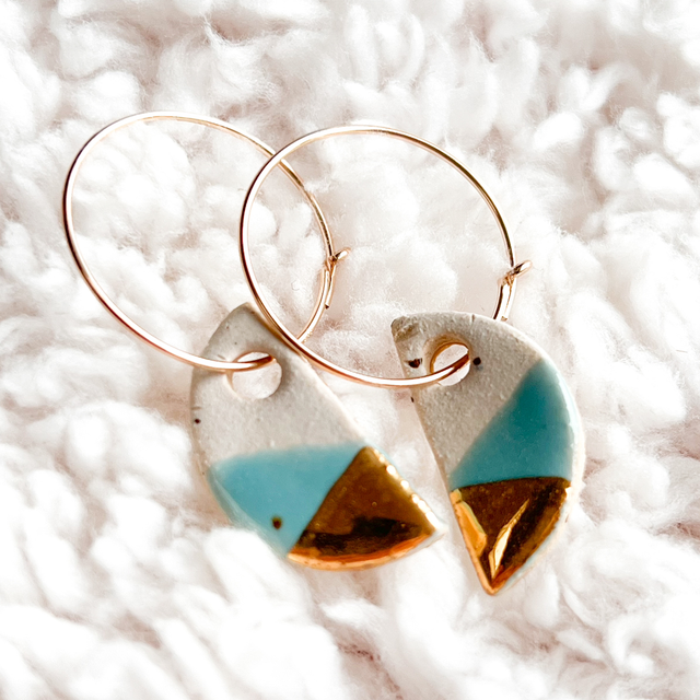 Boucles d’oreilles en grès pyrité et or