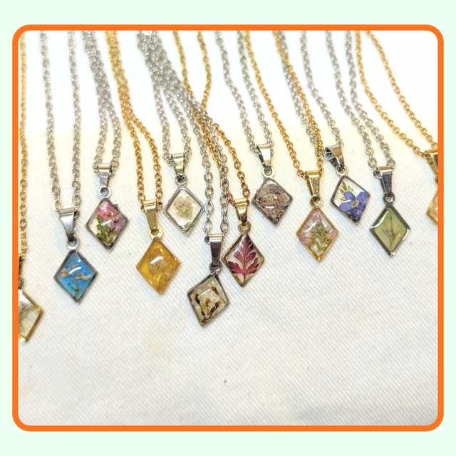 "Diamond" Rhombus Pendant | Necklaces | Real Flowers  