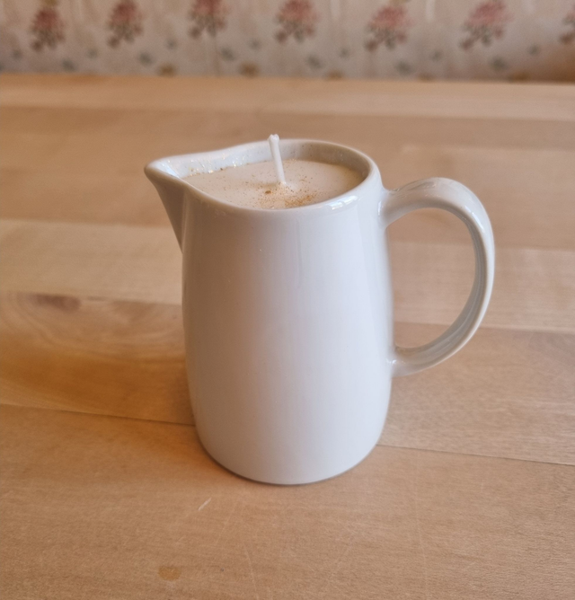 Kerze im kleinen Milchkännchen - Unikat