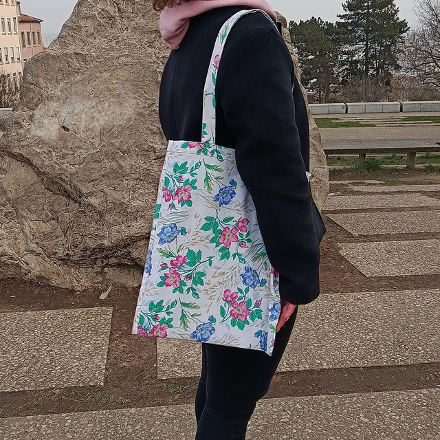 Tote bag