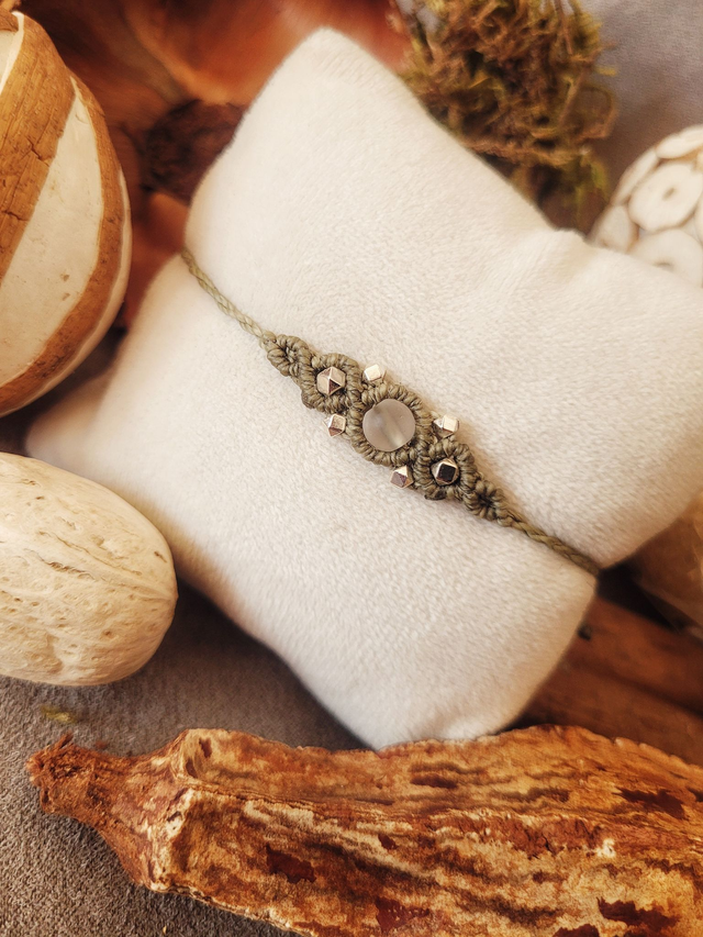 Quartz et fil vert pale