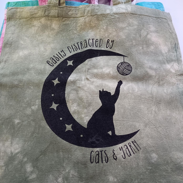 Cotton shopper bag - Easily distracted by cats and yarn