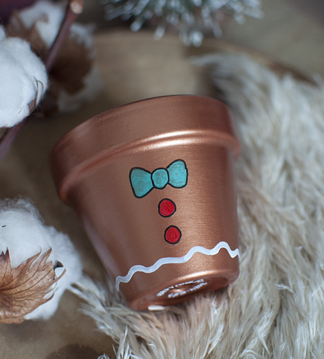 Cache pot / Pot en terre cuite : Biscuit de Noël