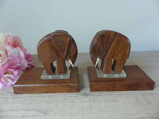 Paire serre-livres deux éléphants en bois sculpté marron, Statues d’éléphants, Support de livres animaux vintage, Décoration intérieure