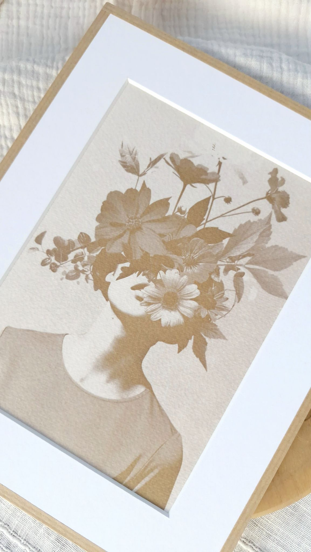 Cyanotype encadré - Femme en fleurs - Illustration Flora