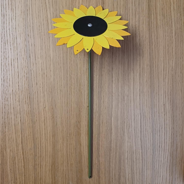 DAMAGED &amp; DISCOUNTED Sunflower Garden Stake