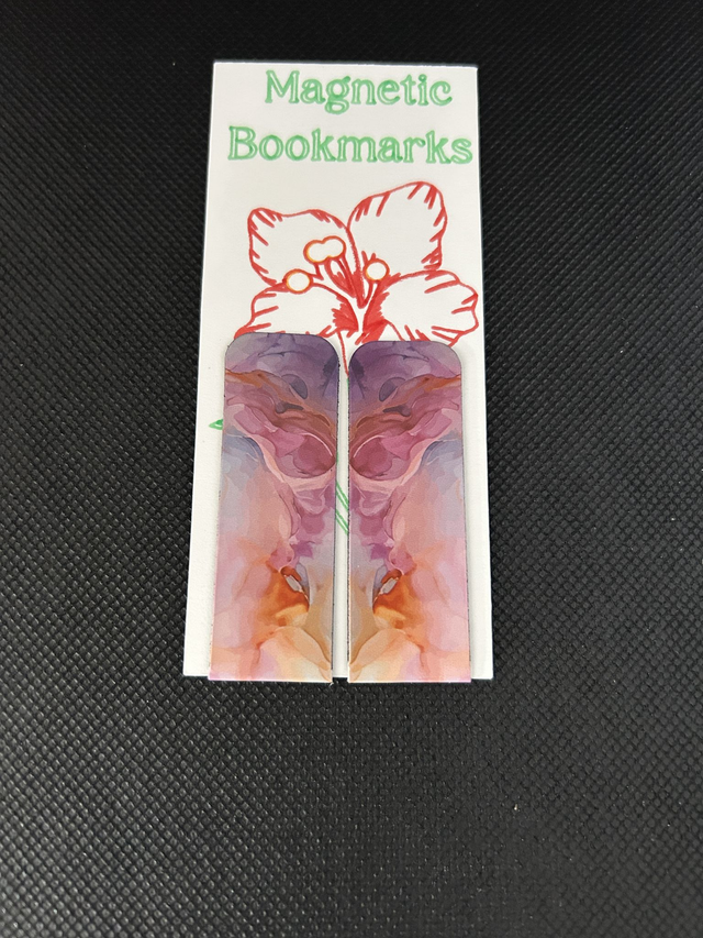 Magnetic book marks marble effect