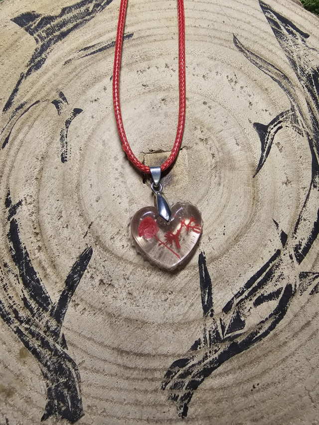 Cœur de gypsophile rouge