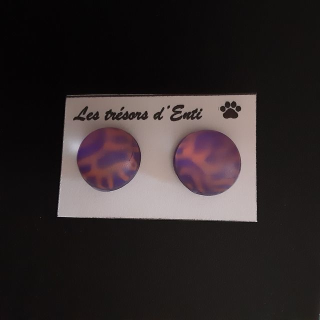 Boucle d&#039;oreille rose et violette effet opale