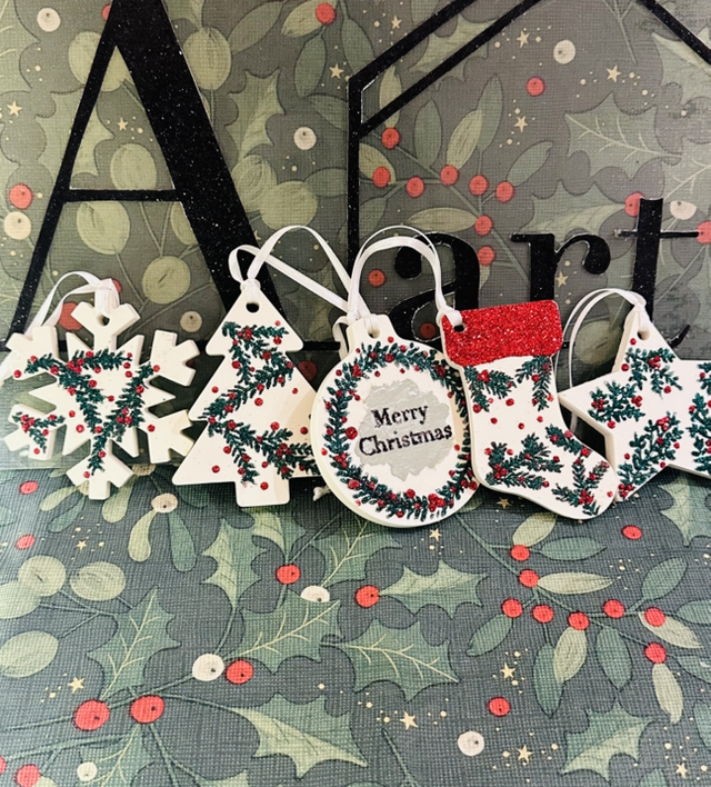 SET OF 5 GLITTER BAUBLES 